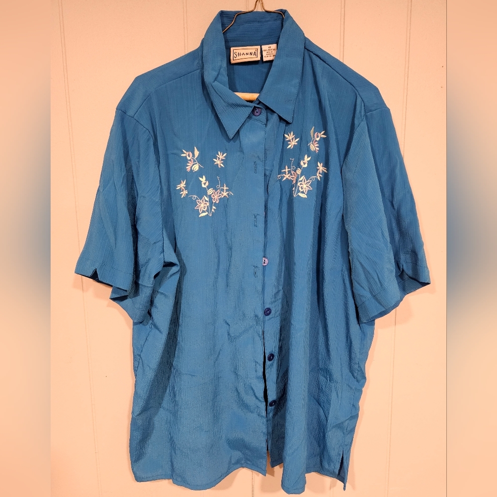 Floral Embroidered Blue Short Sleeve Button Down Blouse Size XL Shanna Brand
